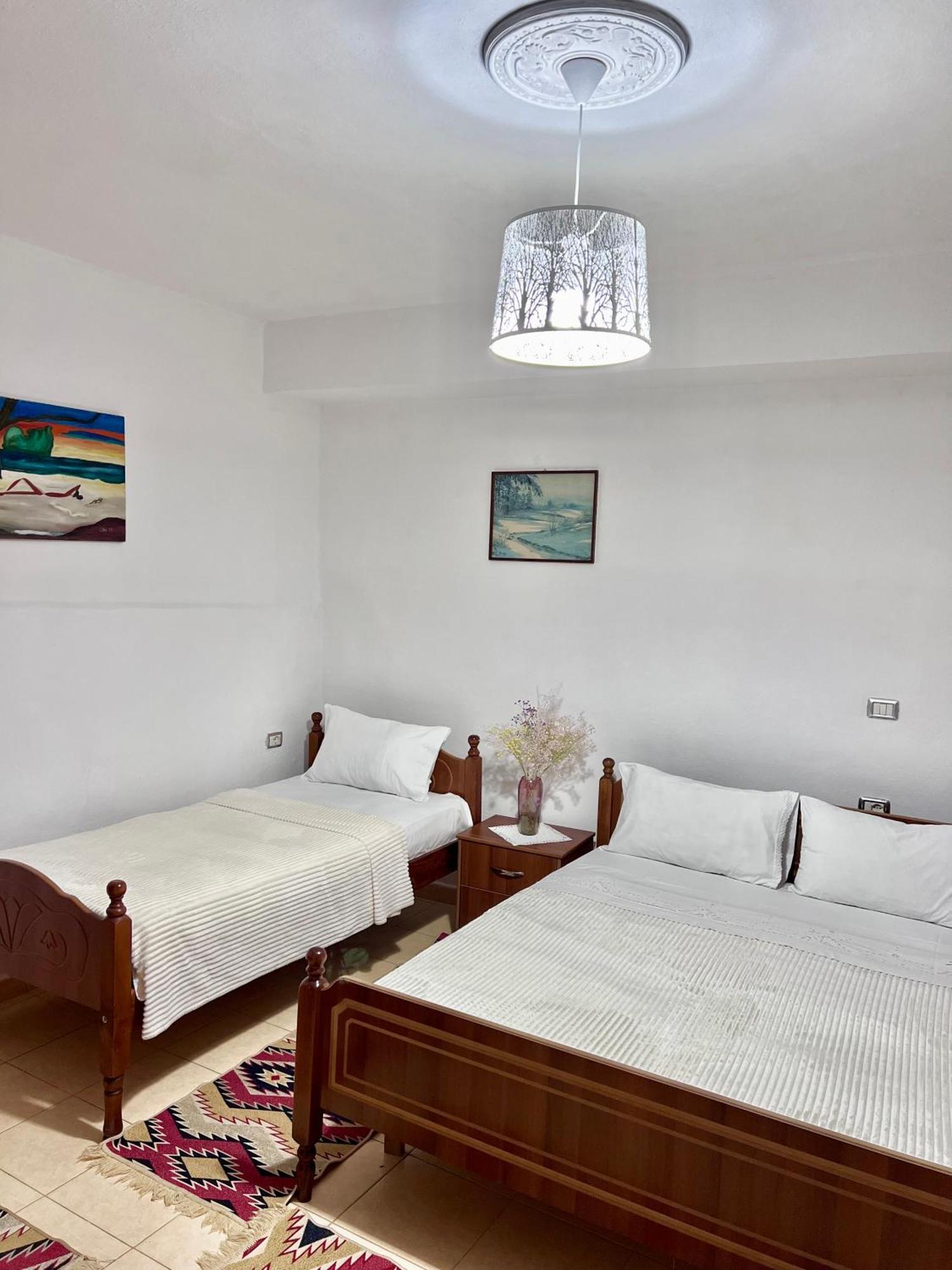 Tourists Guest House Gjirokastër Exteriör bild
