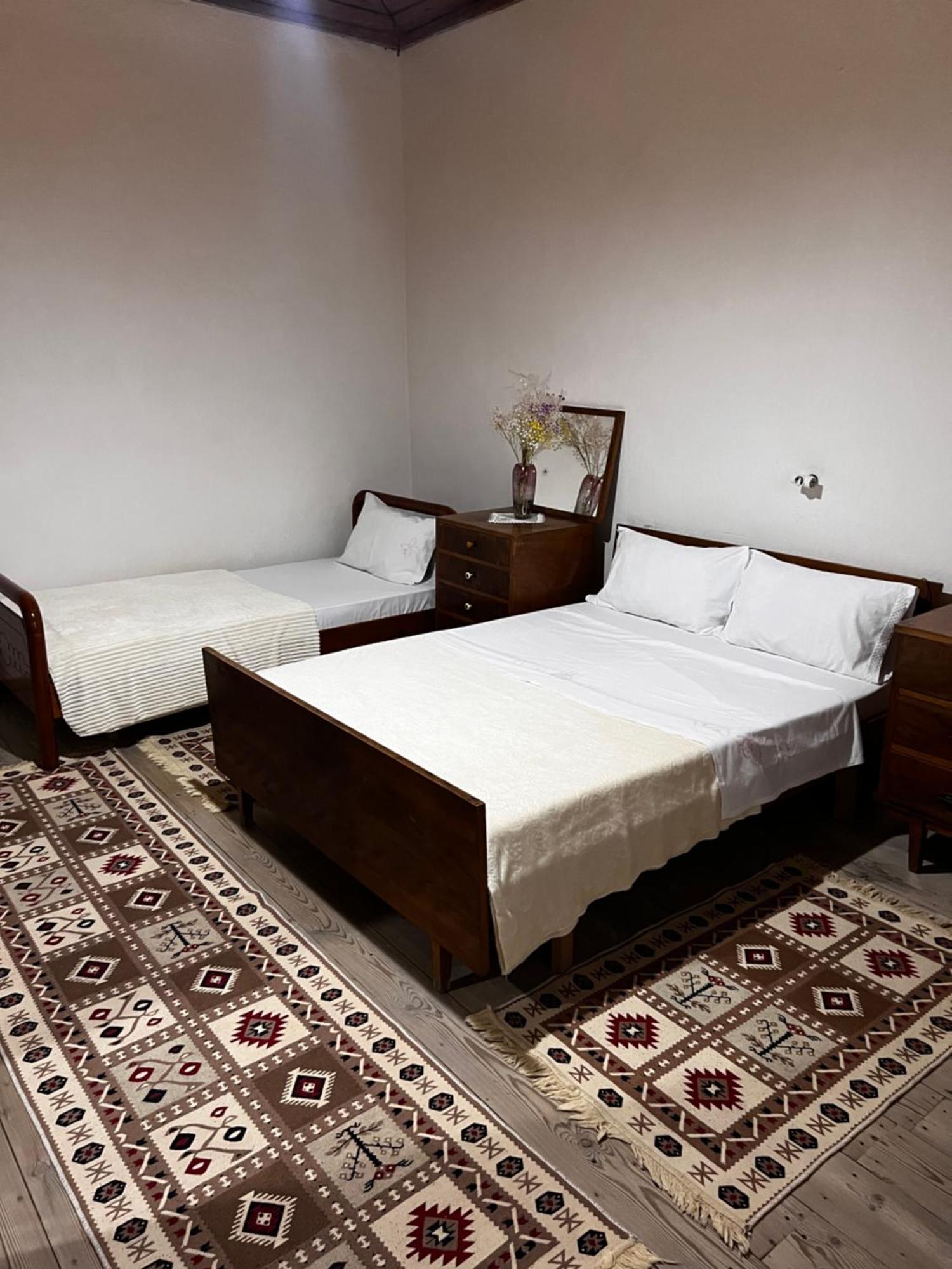 Tourists Guest House Gjirokastër Exteriör bild